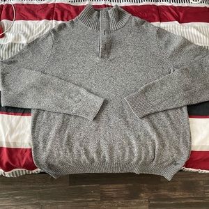Dark gray American Eagle turtleneck sweatshirt with a zipper and buttons on neck